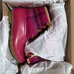 Sperry Women's Fuchsia and Plaid Winter Boots